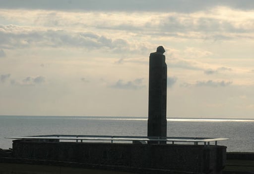 Cérémonie en hommage aux marins morts pour la France | Mer et Marine