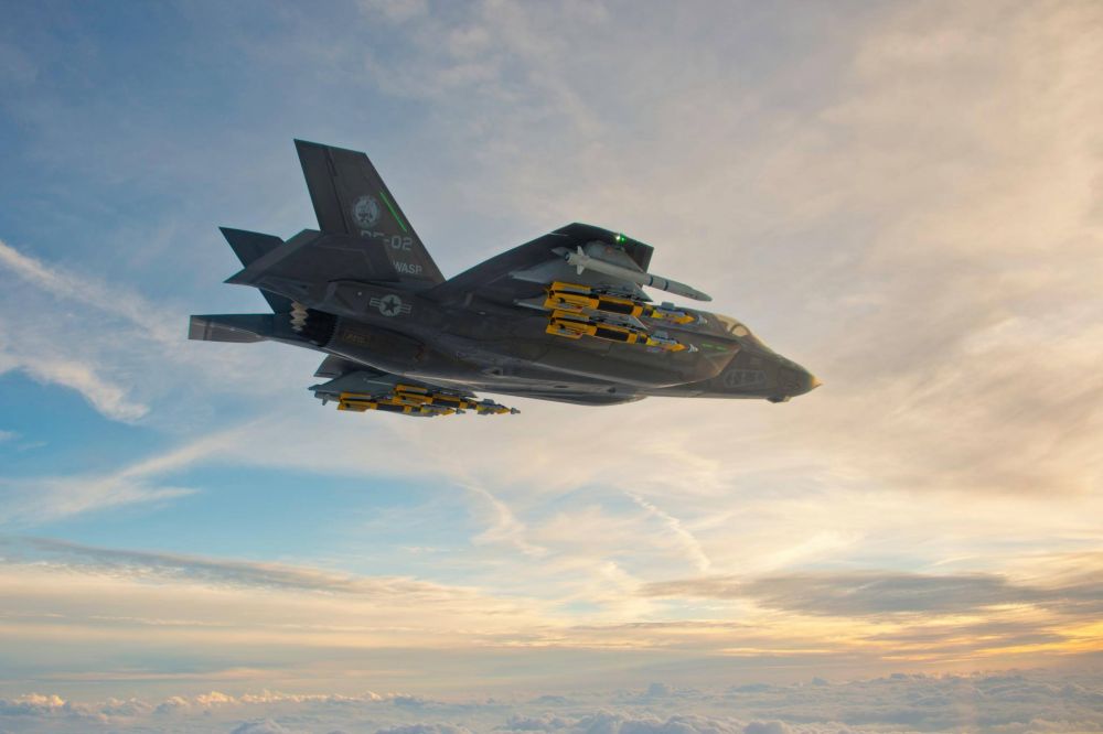 premiers-emports-d-armements-pour-le-f-35b-britannique-mer-et-marine