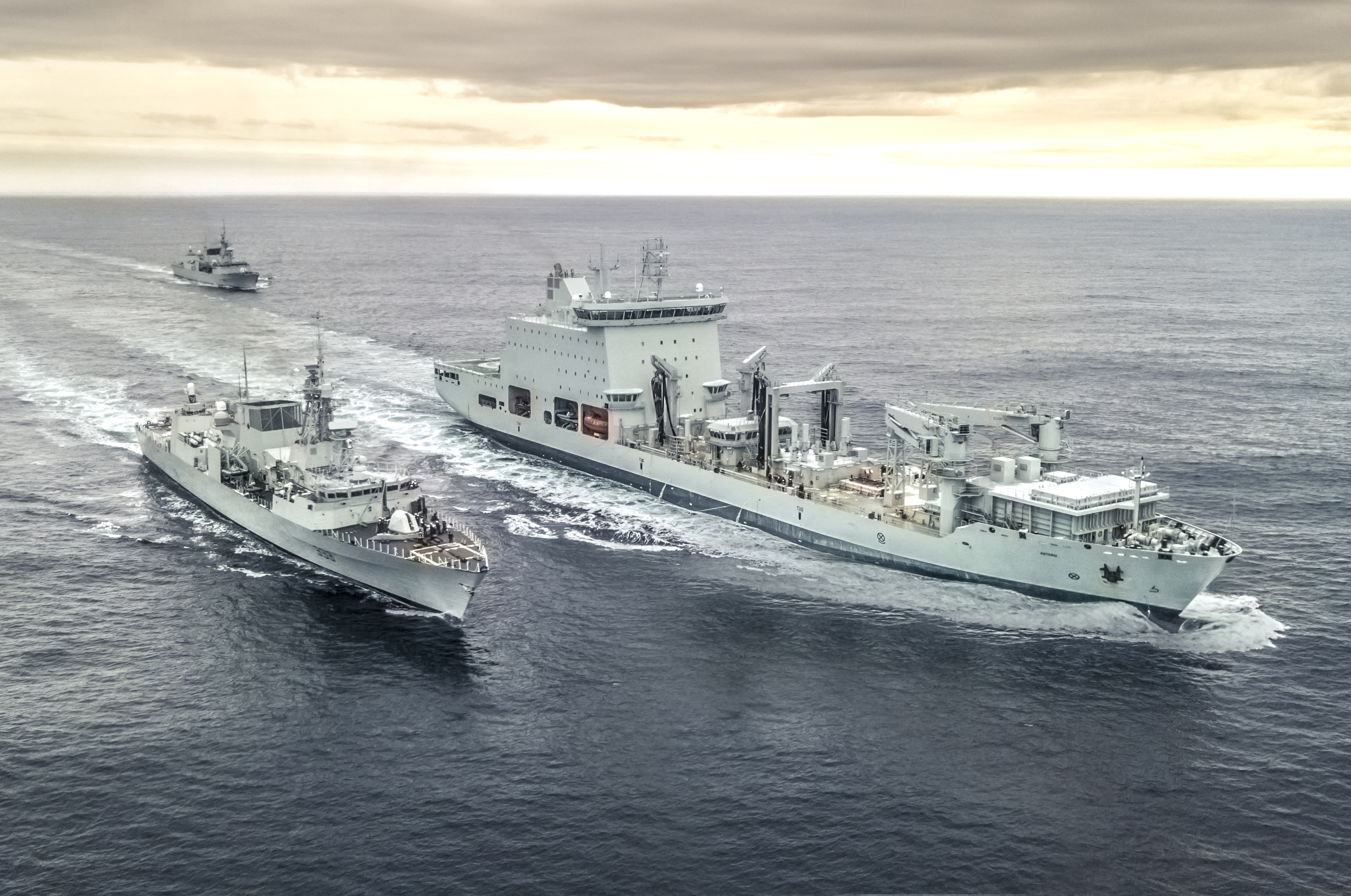 Le Canada déploie une force navale vers le Moyen-Orient et l'Asie | Mer ...