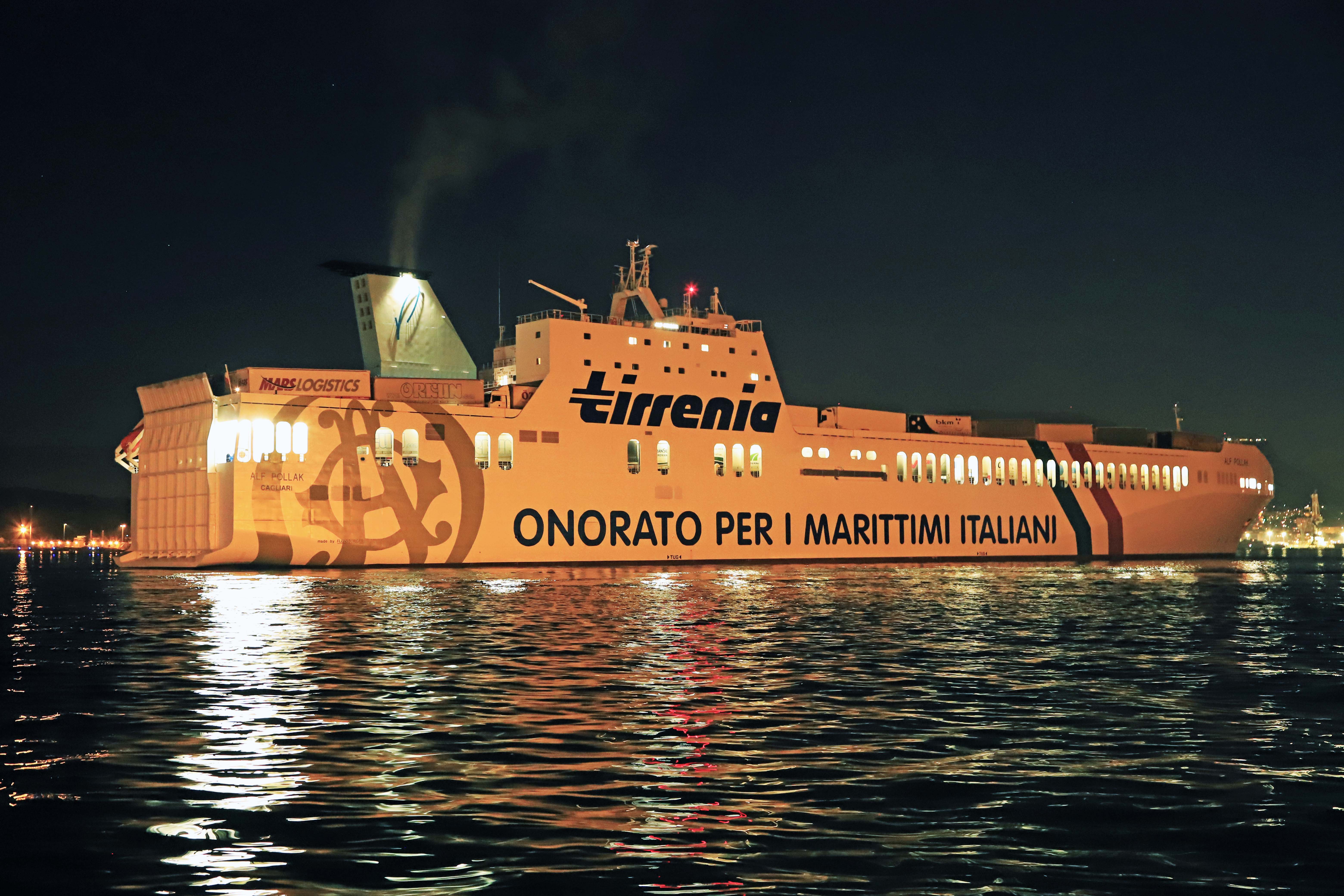 Toulon Escale Surprise Du Nouveau Roulier De Tirrenia Mer Et Marine Toulon Escale Surprise Du Nouveau Roulier De Tirrenia Mer Et Marine