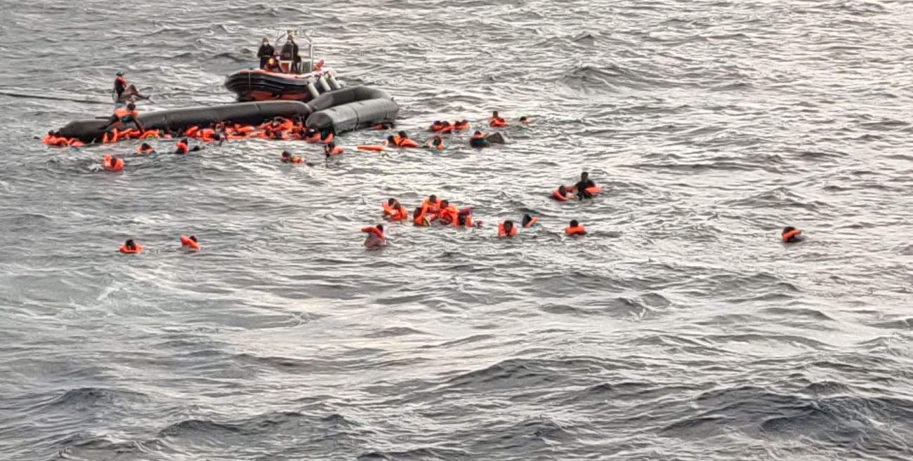 Migrants : 255 rescapés transbordés au large de la Sicile | Mer et Marine