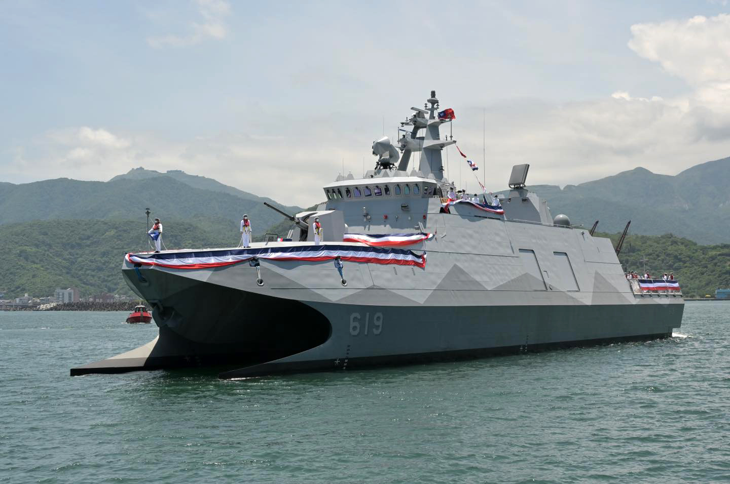 Taïwan met en service son nouveau patrouilleur lancemissiles Mer et