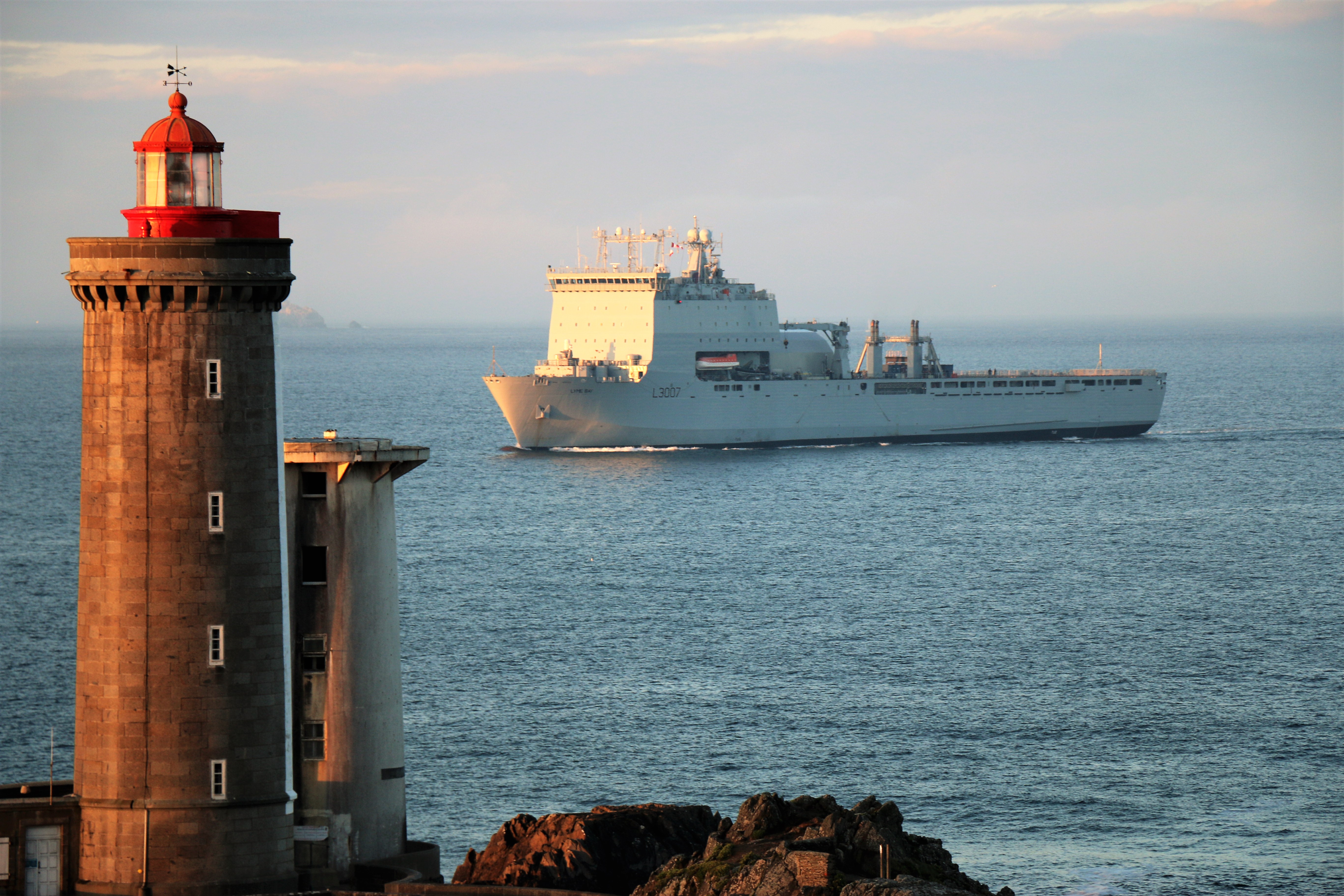 Le RFA Lyme Bay De Passage Brest Mer Et Marine le-rfa-lyme-bay-de-passage-brest-mer-et-marine