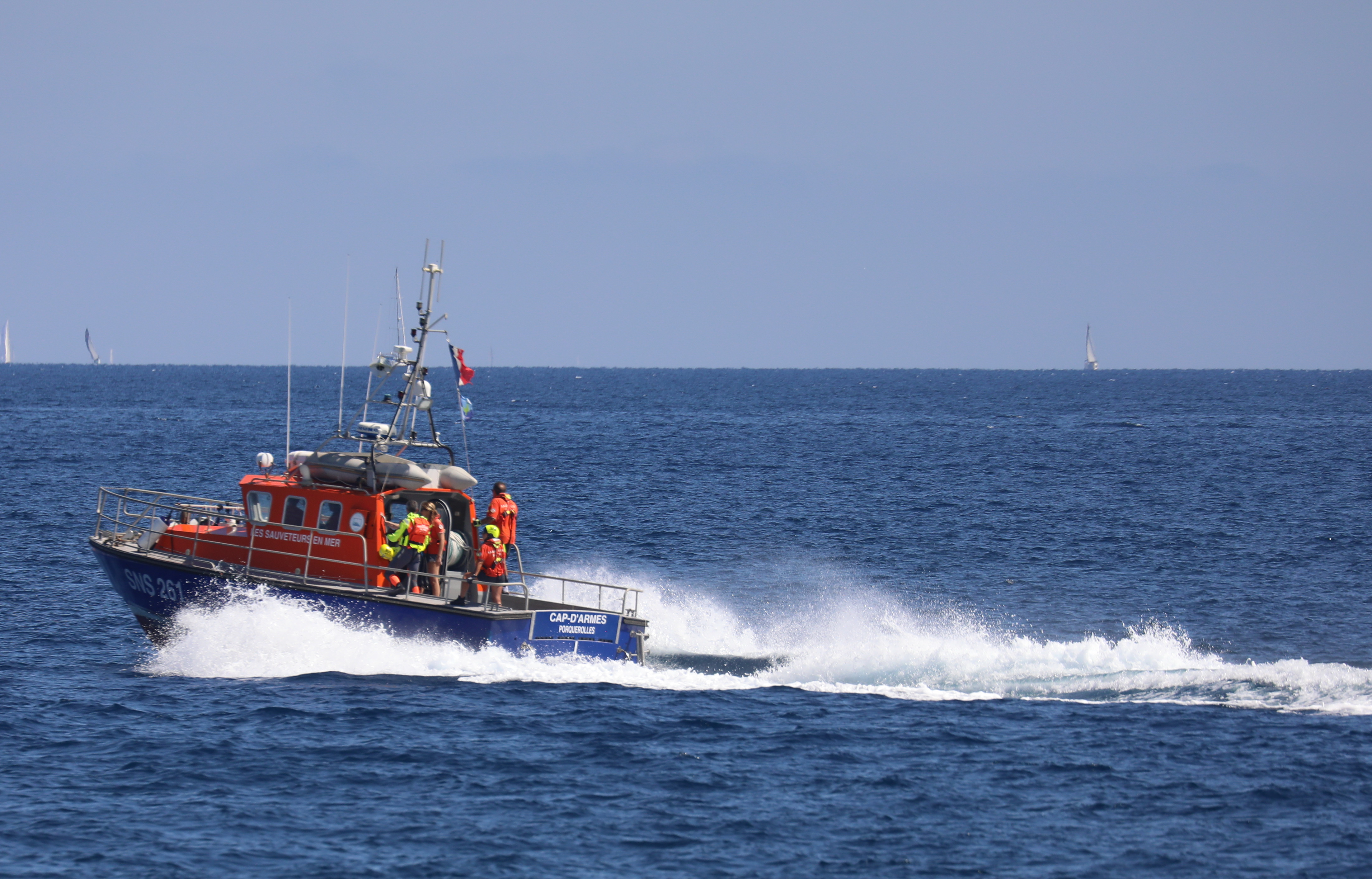 Pin's Bateau SNSM - Sauveteurs En Mer - Ancre Et Sauvetage - Signé Decat Paris - Occasion