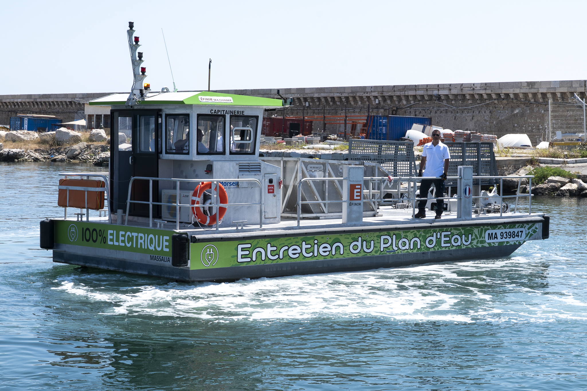 Efinor Sea Cleaner : un navire de dépollution électrique pour le port ...