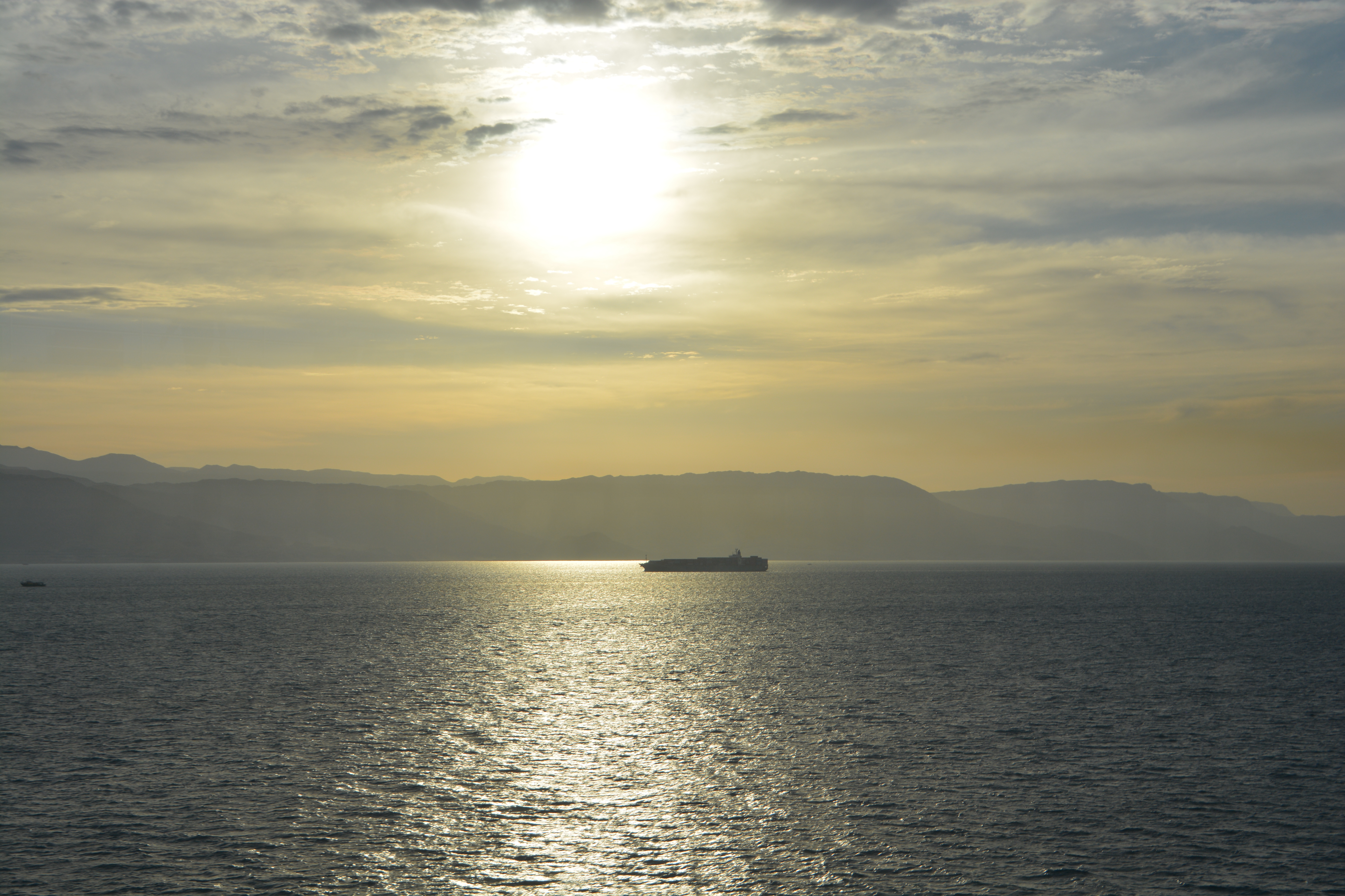 The United States seizes an oil tanker loaded with Iranian crude in the Indian Ocean