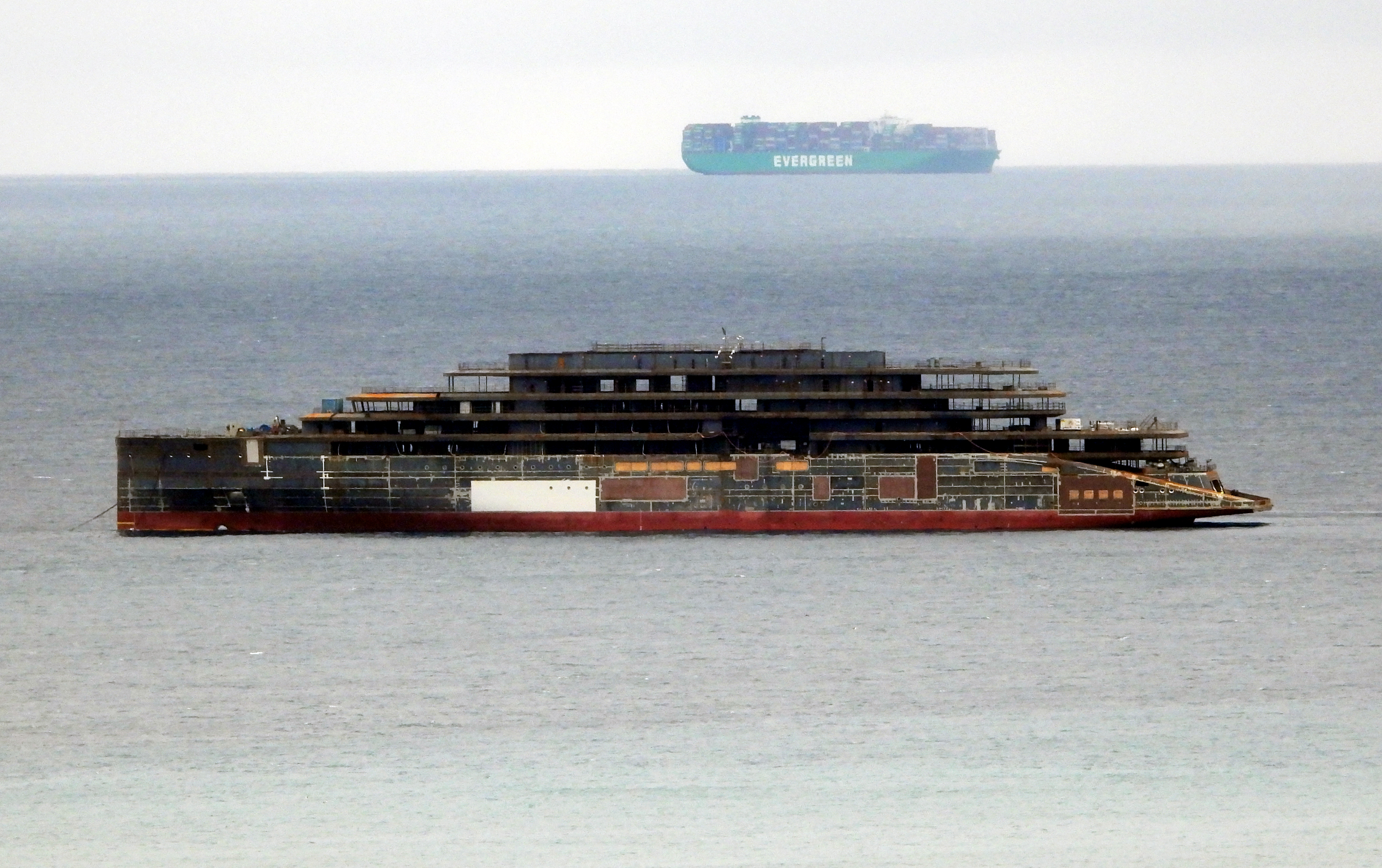 La coque du super-yacht d’Aman at Sea est arrivée au chantier T ...
