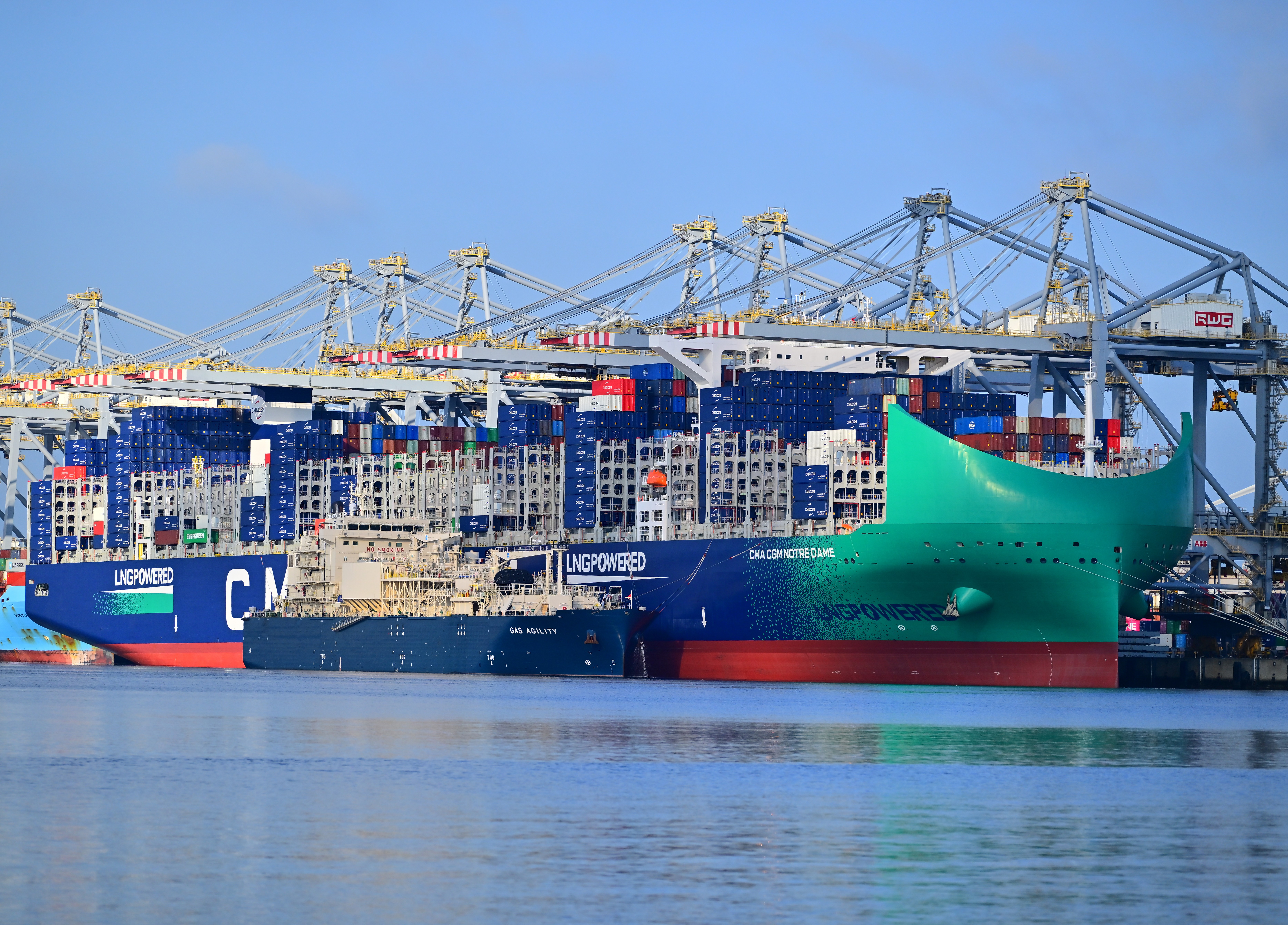 Le CMA CGM Notre Dame réalise un premier soutage de bio-GNL à Rotterdam ...
