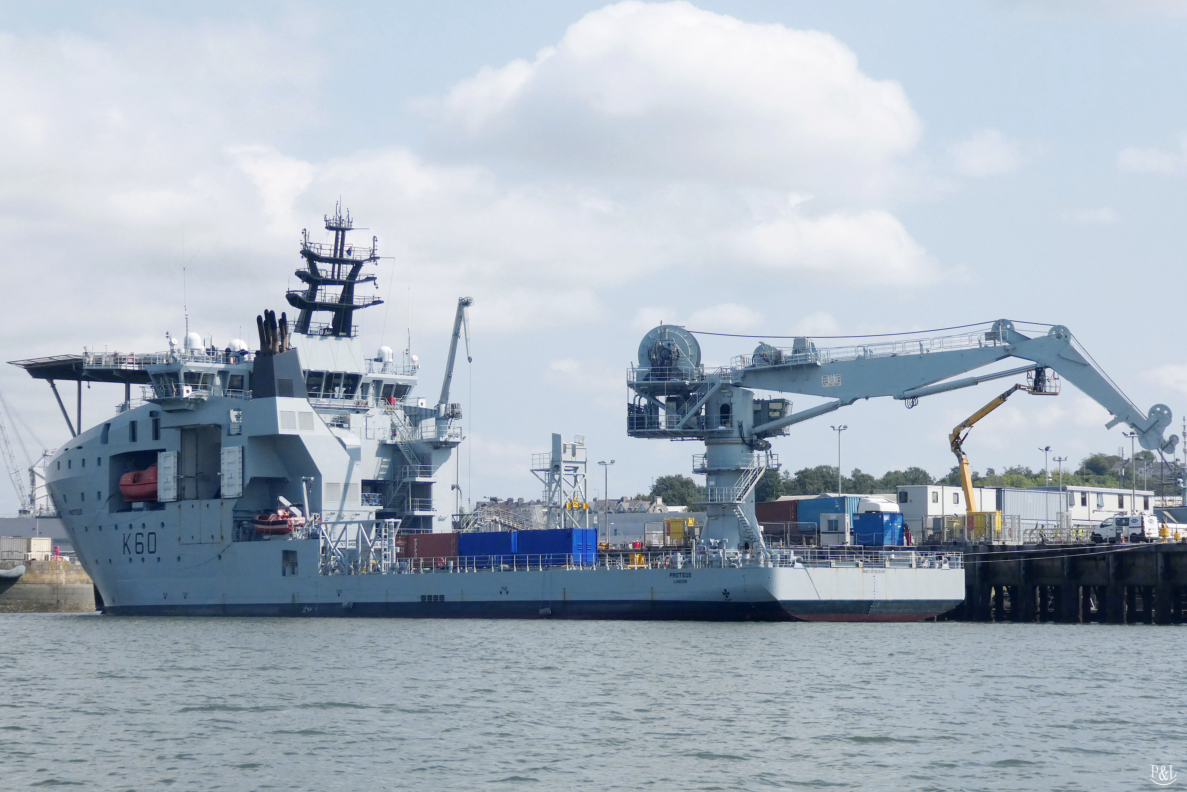 Maîtrise des fonds marins : le RFA Proteus britannique de passage en ...