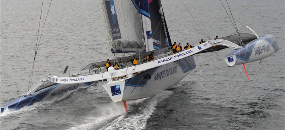 Petit Bateau De Pêche Sur La Mer Dans Une Journée D'été Banque D