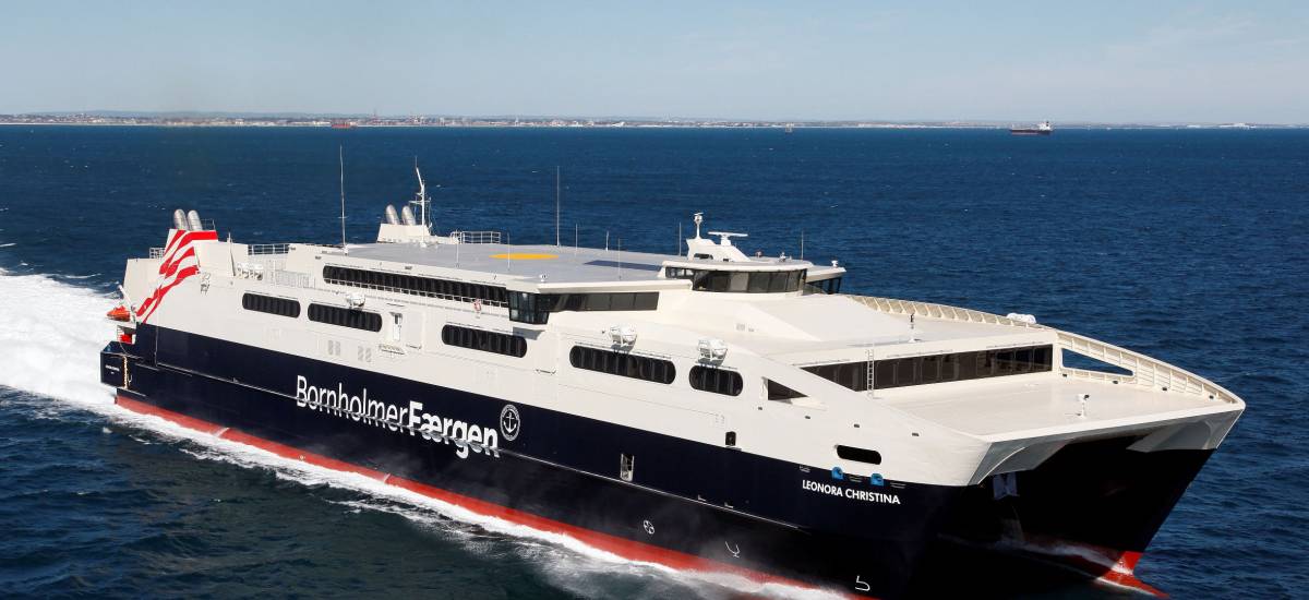 33210 Austal cata 113 mètres