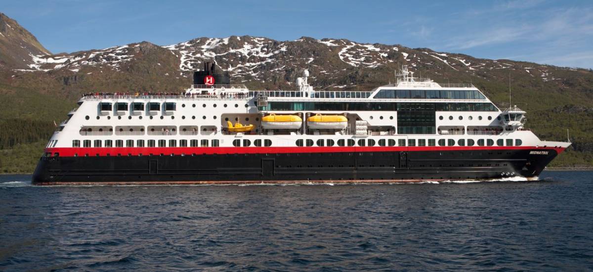 104451 hurtigruten midnatsol