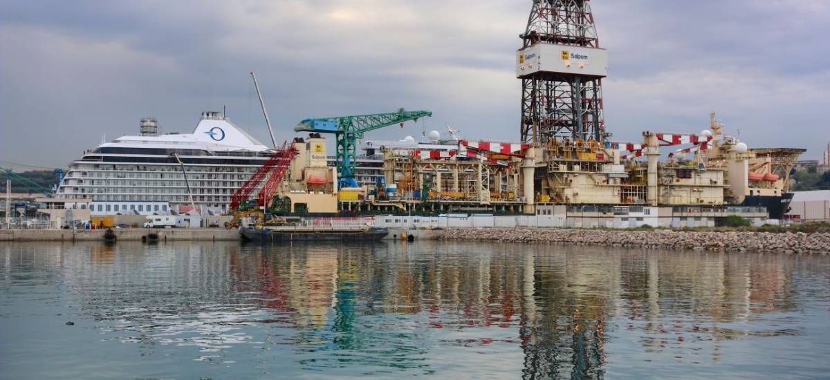 105877 Saipem 10000 à Marseille (navire de forage)