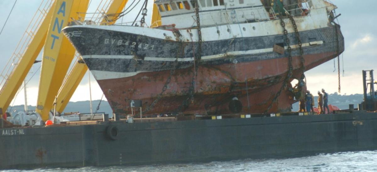 128924 tfr Le renflouement de l&#039;épave du Bugaled-Breizh. Photo d&#039;archive David Brenchley