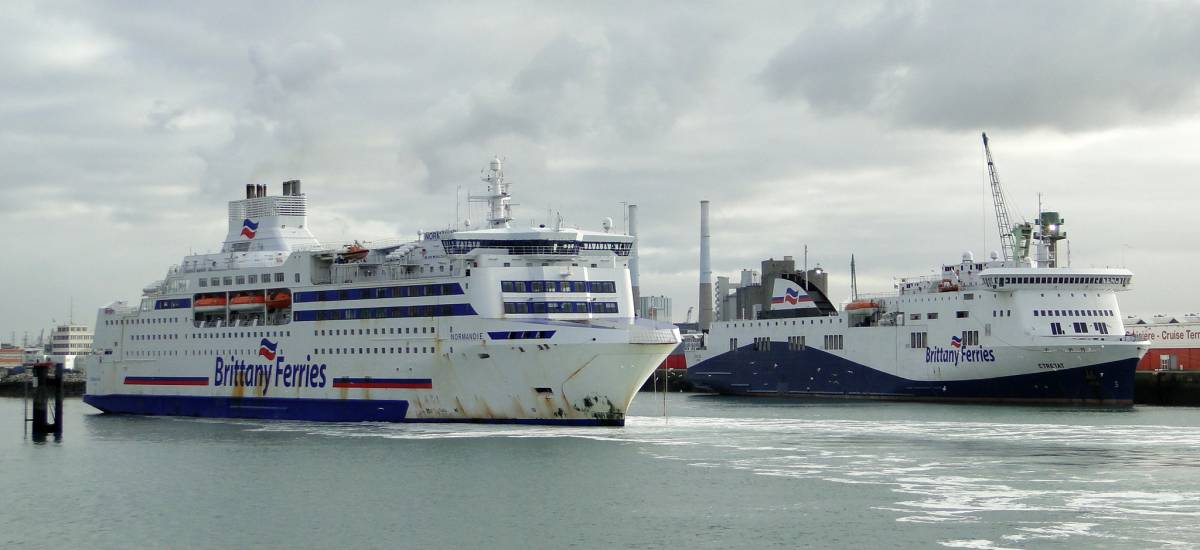 201989 brittany ferries normandie etretat