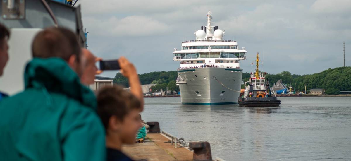 256639 mv werften crystal endeavour