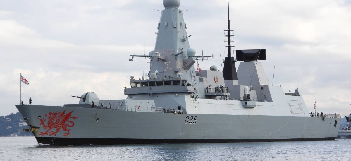 267330 T45 destroyer Royal Navy HMS Dragon