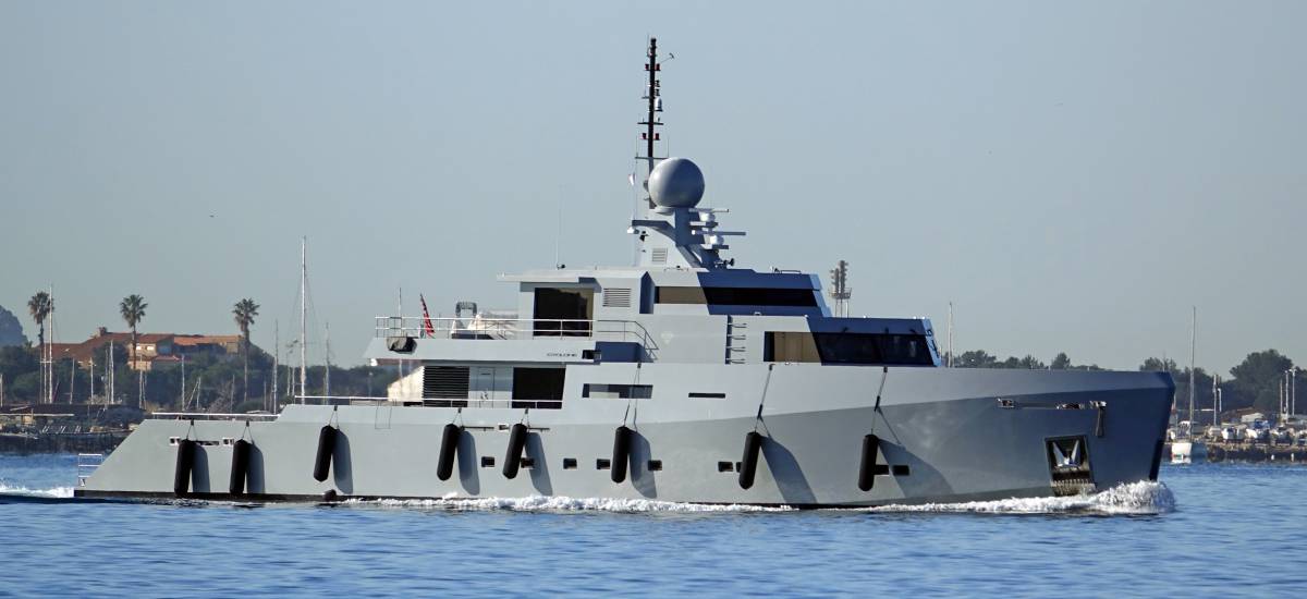 276436 yacht cyclone