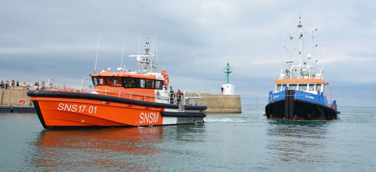 SNSM le nouveau navire de sauvetage remorque un bateau de 240 tonnes Mer et Marine