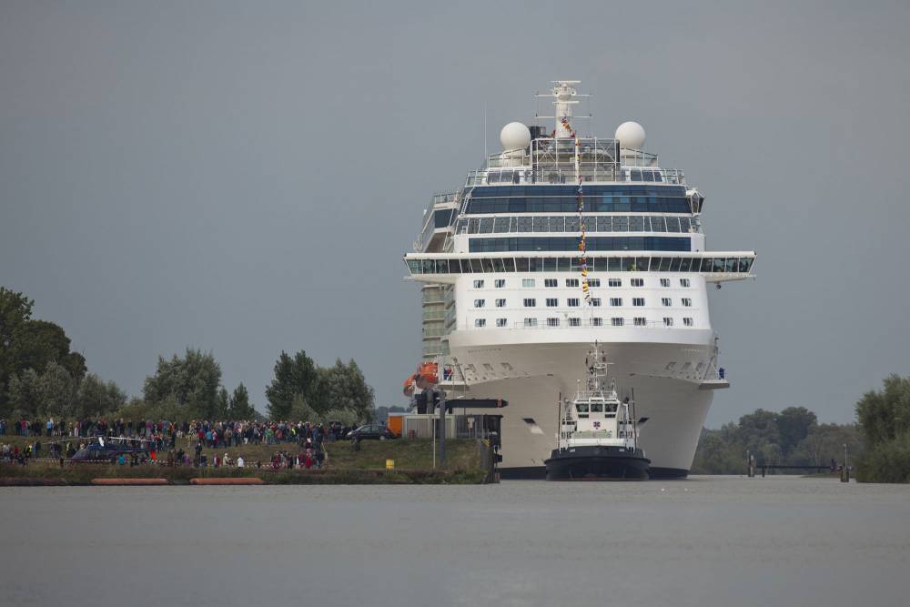 64349 celebrity reflection meyer werft