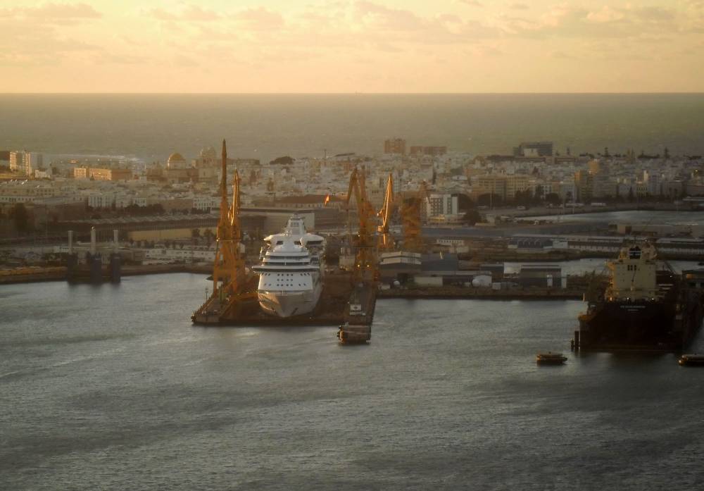 67345 navantia serenade of the seas cadix royal caribbean