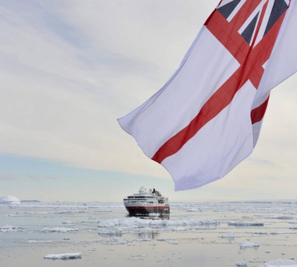 71102 protector fram hurtigruten