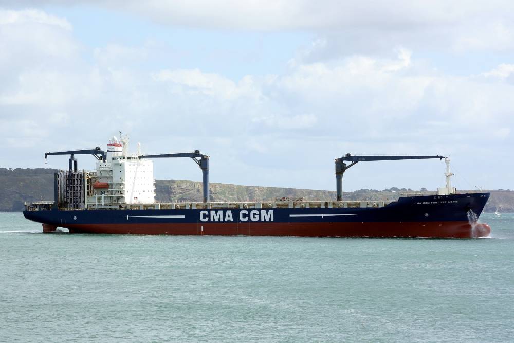 Le CMA CGM Fort Ste Marie quitte Brest | Mer et Marine