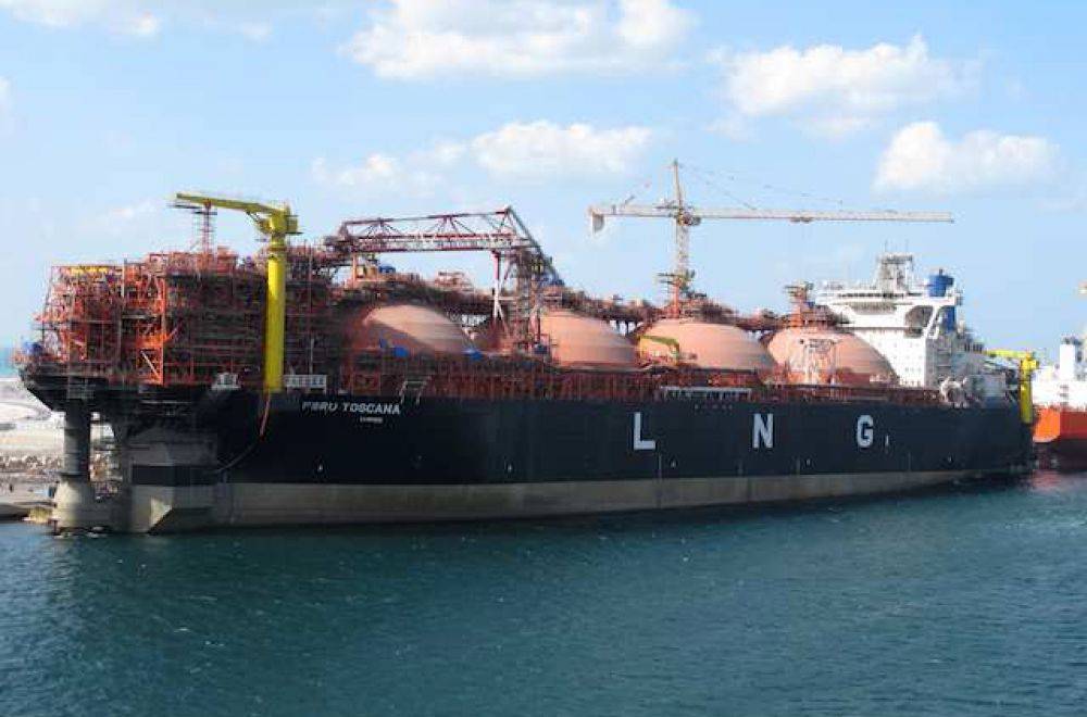 Un Terminal GNL Offshore Install Au Large De Livourne Mer Et Marine