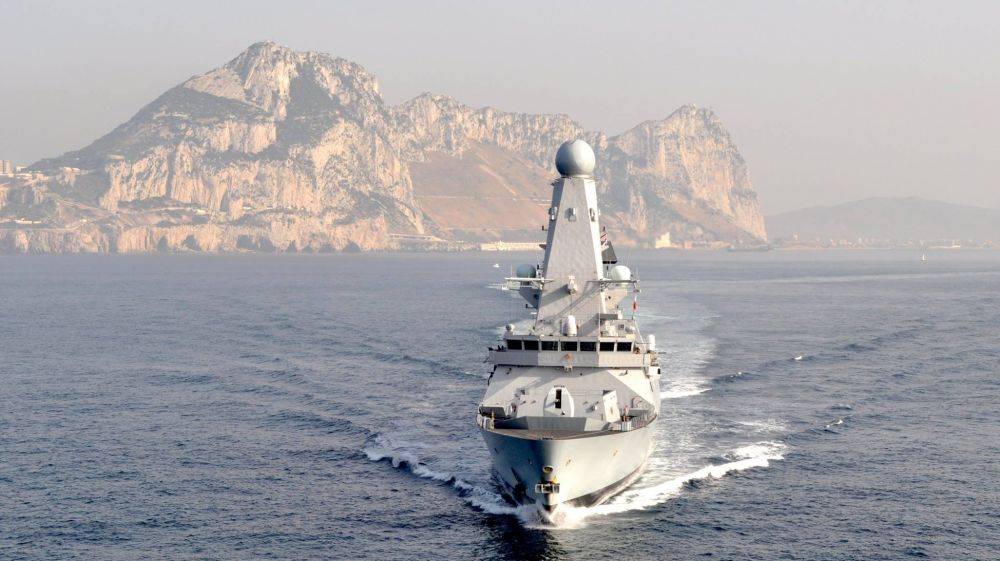 90218 gibraltar hms defender daring