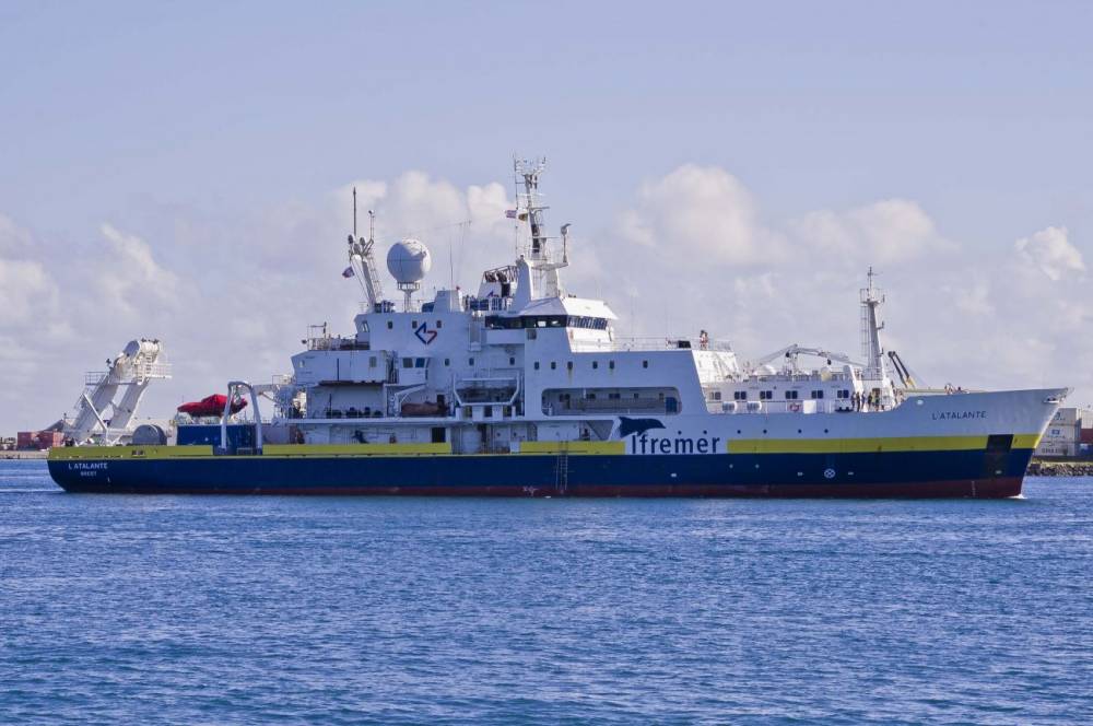 104833 noaa atalante papeete