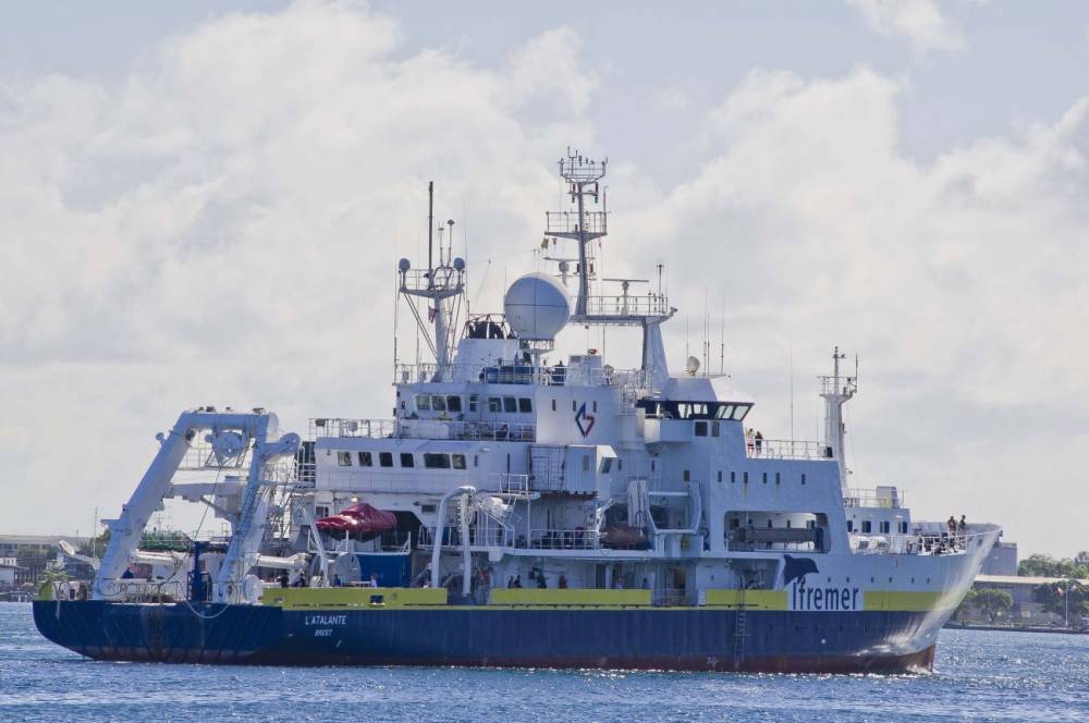 104834 noaa atalante papeete