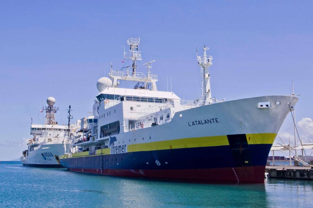 104835 noaa atalante papeete