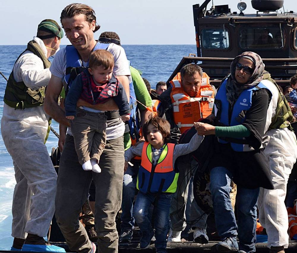 108792 migrants hms bulwark