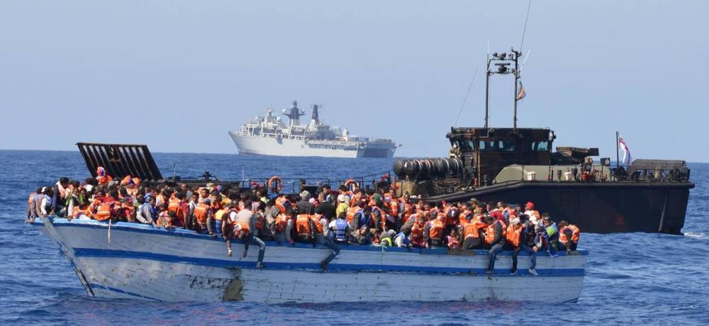 108794 migrants hms bulwark