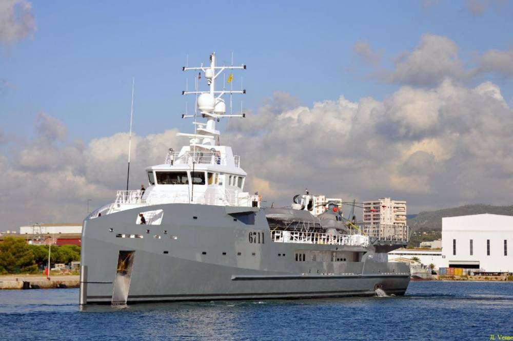 121913 support yacht damen oscar fox