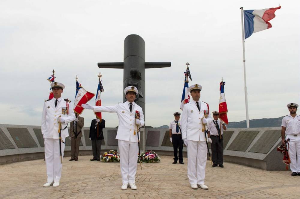 132769 monument toulon sous mariniers