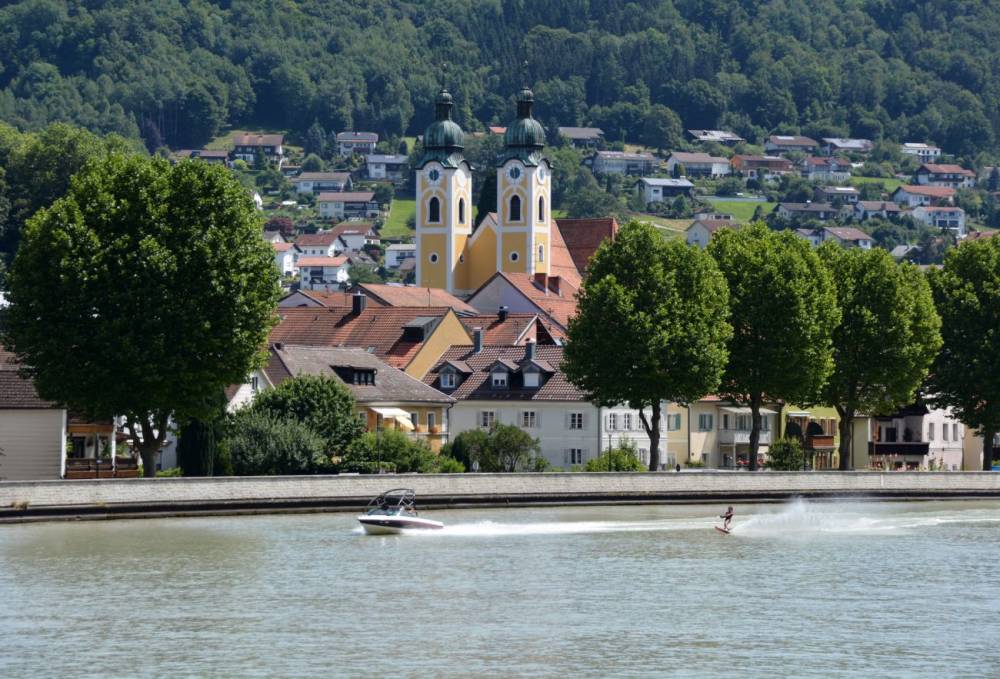 133637 amadeus silver navigation danube