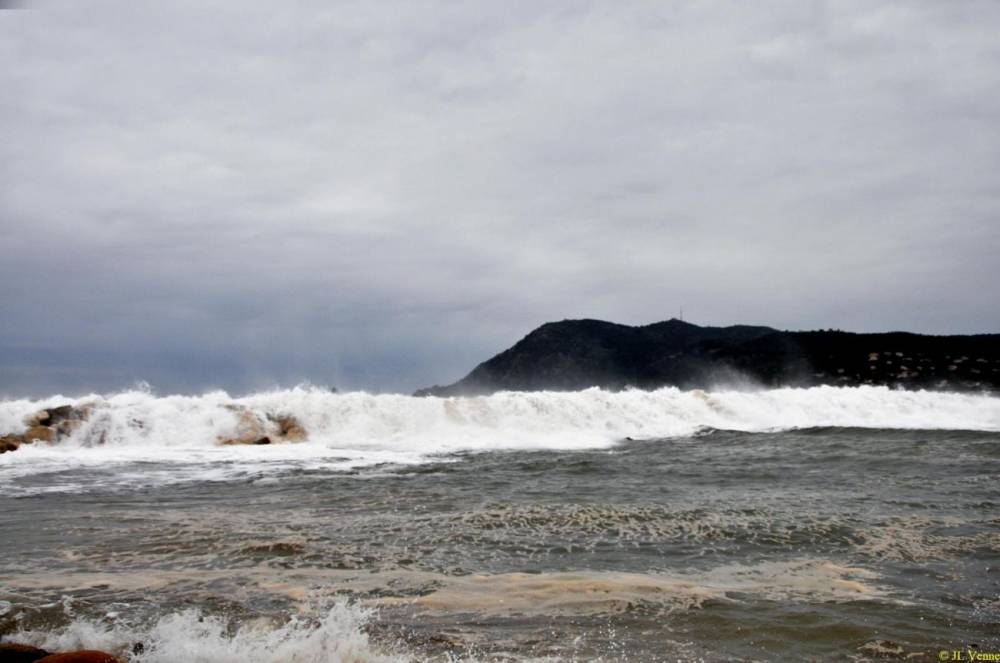 138415 tempete vagues st elme la seyne