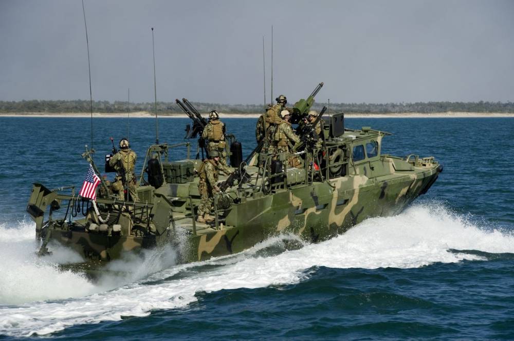 138635 riverine command boat us navy