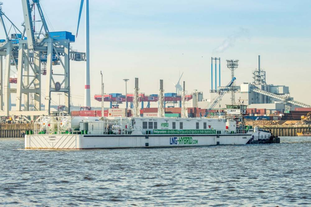 149824 barge GNL Hummel