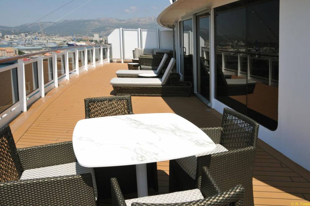 152000 seven seas explorer