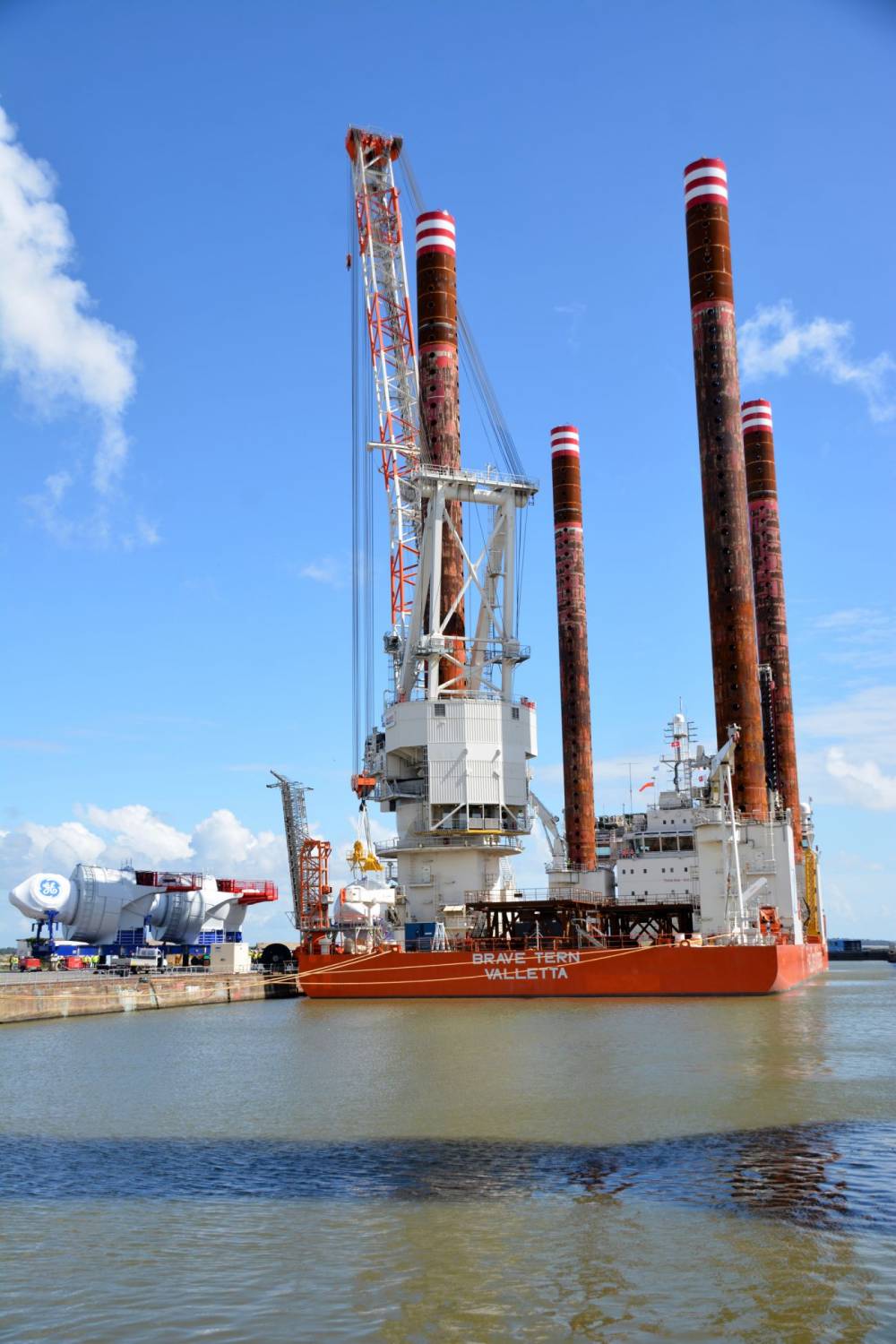 Saint Nazaire Cinq Nacelles Dhaliade 150 Chargées Sur Un Jack Up Mer Et Marine 1259