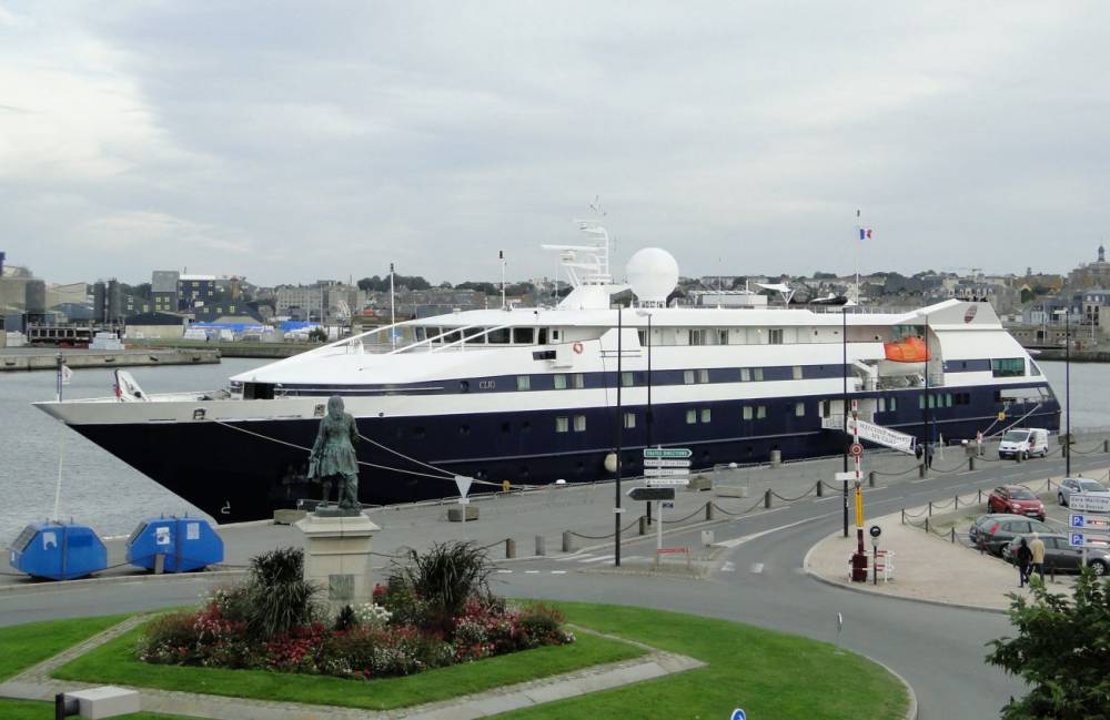 156369 clio levant saint malo