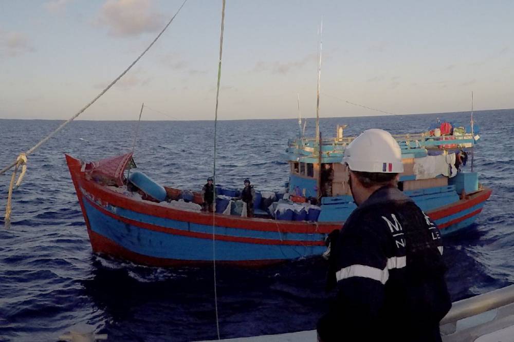 161373 b2m blue boat vietnamien peche nouvelle caledonie noumea