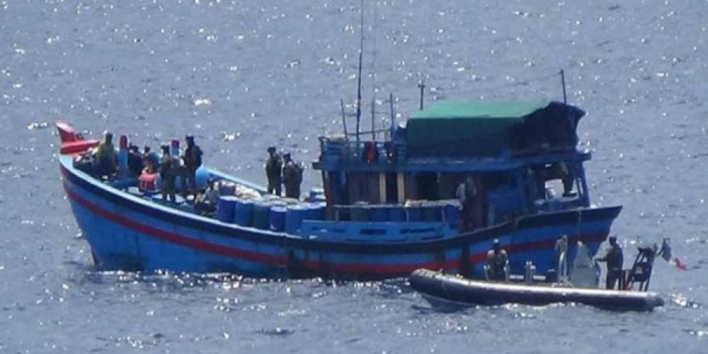 161376 b2m blue boat vietnamien peche nouvelle caledonie noumea
