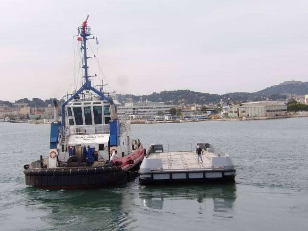 Socarenam livre deux derniers chalands pontés à la marine | Mer et Marine