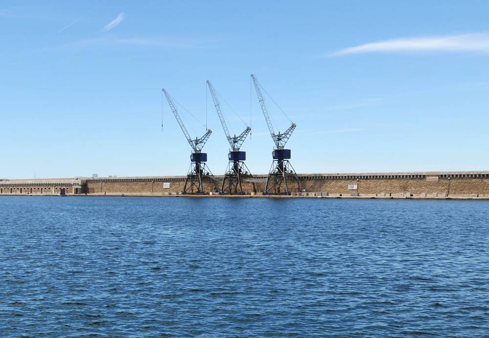 181415 marseille grues