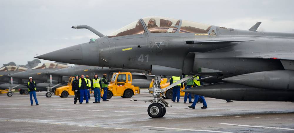 186049 rafale hawkeye cdg