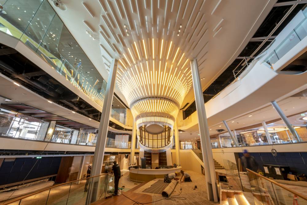 195220 Celebrity Edge grand plaza