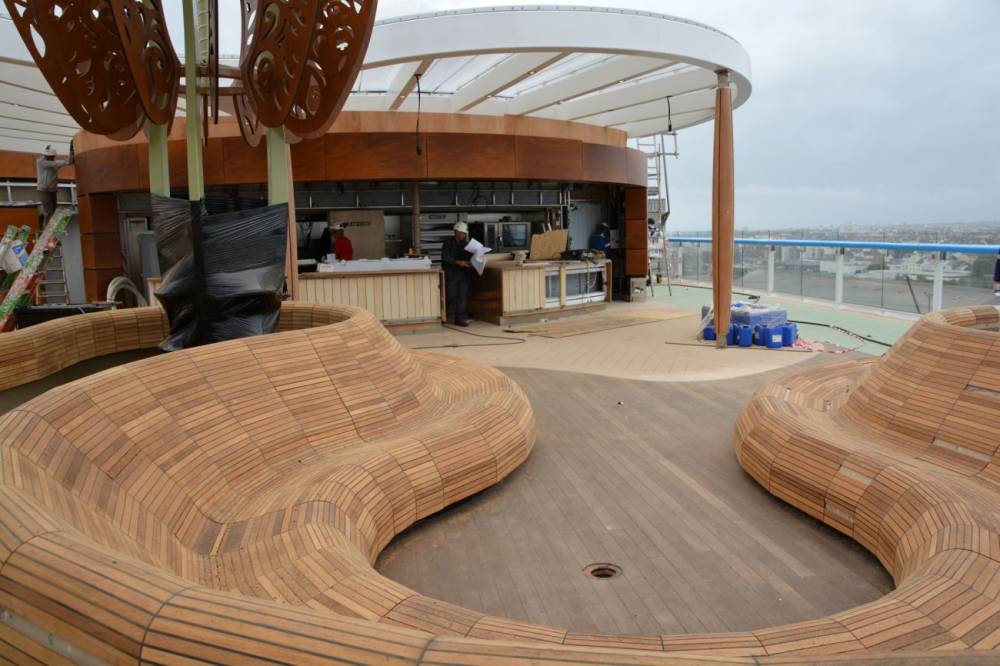 195823 celebrity edge